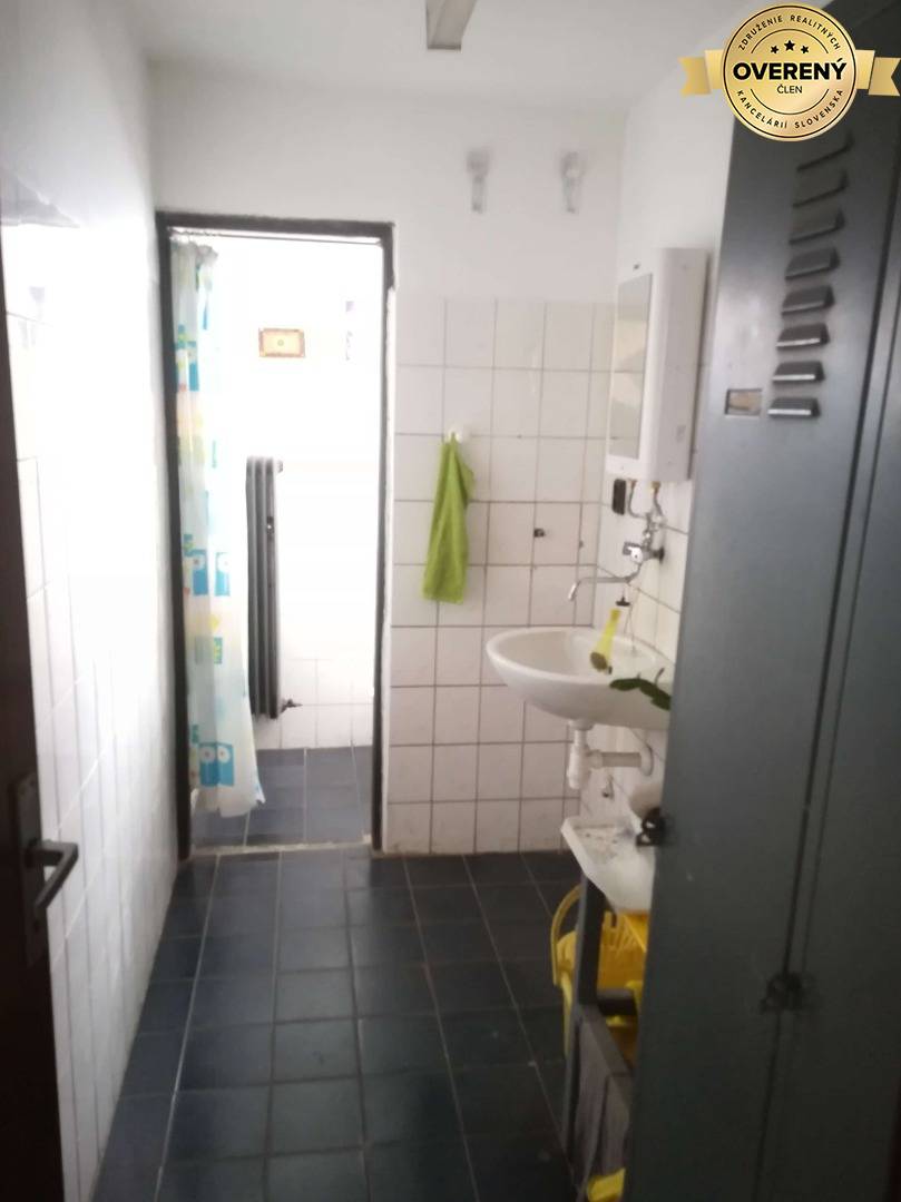 Výrobné priestory 200m2 na prenájom, Nová Baňa