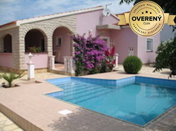 Sympatický dom s bazénom, ostrov Vir