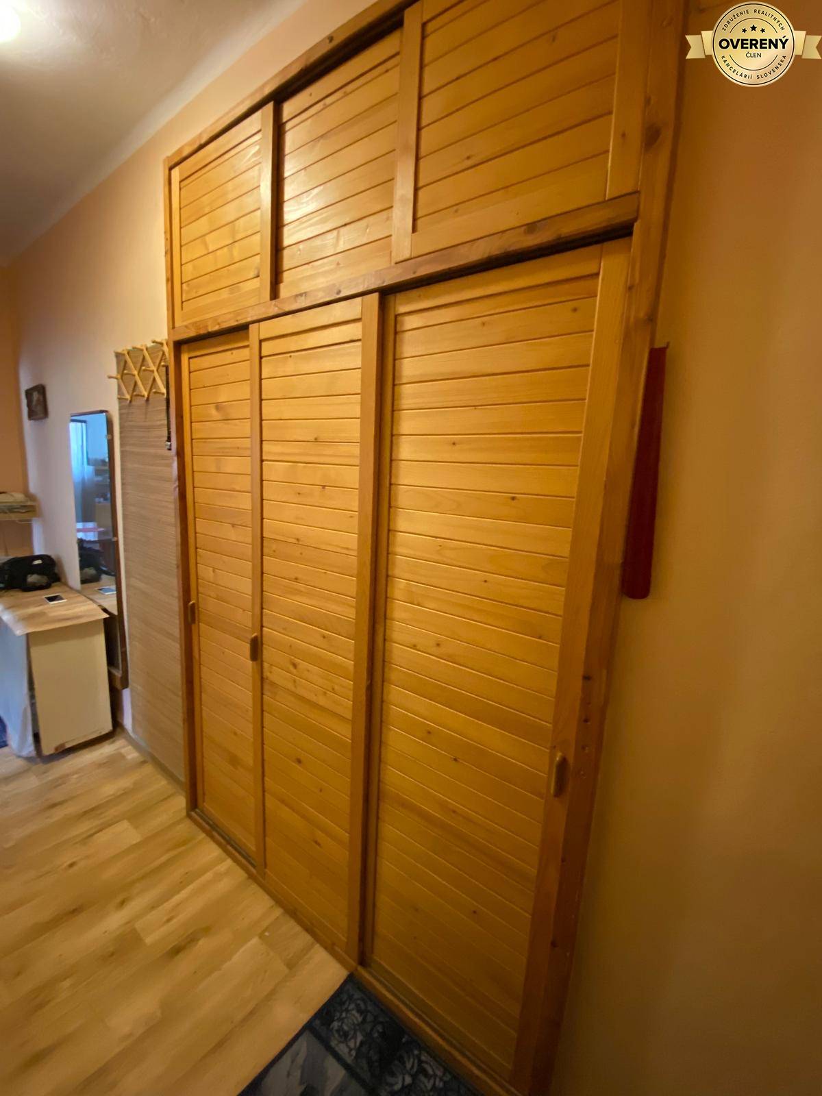 Šatníkové skrine.JPG