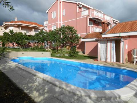 VILLA S BAZÉNOM A VÝHĽADOM NA MORE, ZADAR
