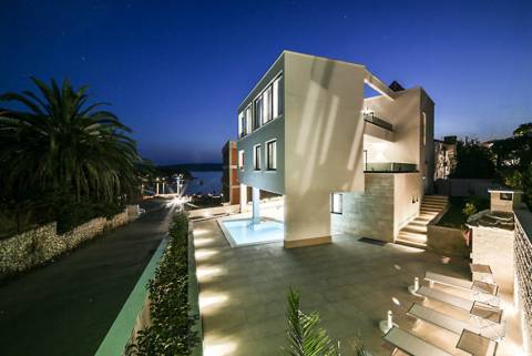 ŠPIČKOVĚ ZAŘÍZENÁ VILA S BAZÉNEM, TROGIR - ČIOVO