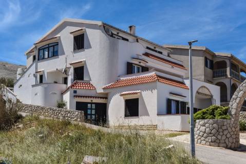 APARTMÁNOVÝ DŮM, 150 M OD MOŘE, PAG